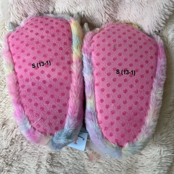 Girls Riya Monster Tie Dye Foot Slippers New Size 13/1 - Picture 4 of 5